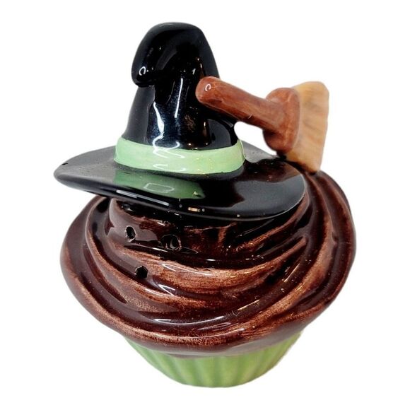 Vintage Halloween Bat and Witch Hat Salt and Pepper Shakers - Picture 7 of 11